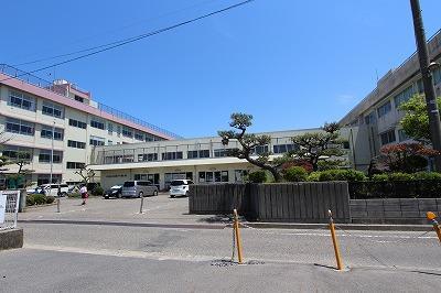 中学校　新潟市立坂井輪中学校（中学校）まで747m