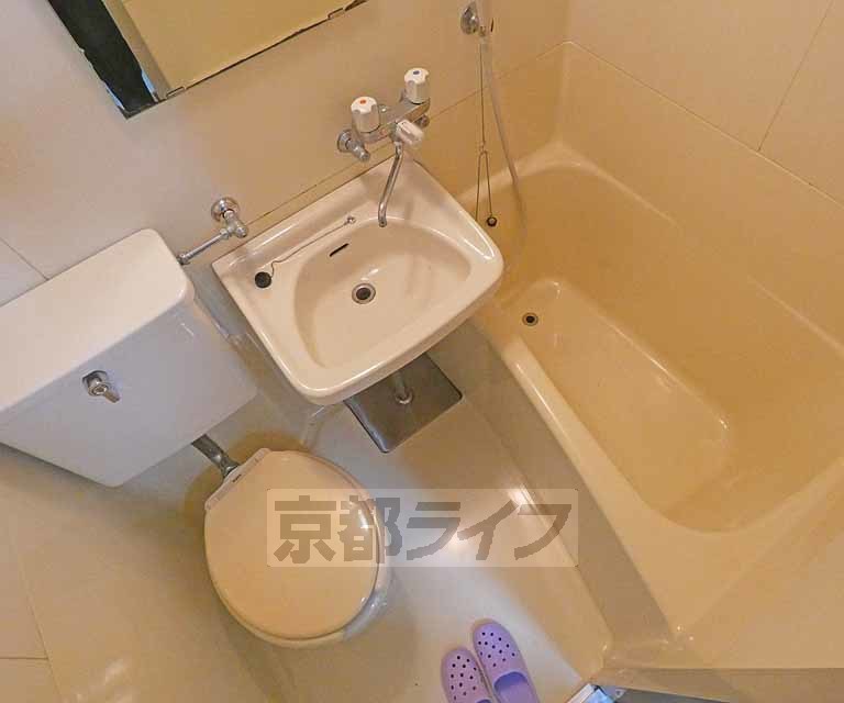地下鉄烏丸線 丸太町駅 徒歩10分 3階建 築44年のトイレ写真