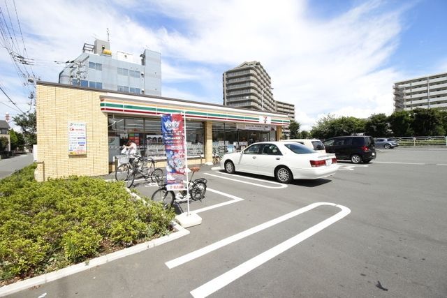 コンビニ　セブンイレブン東船橋5丁目店（コンビニ）まで369m