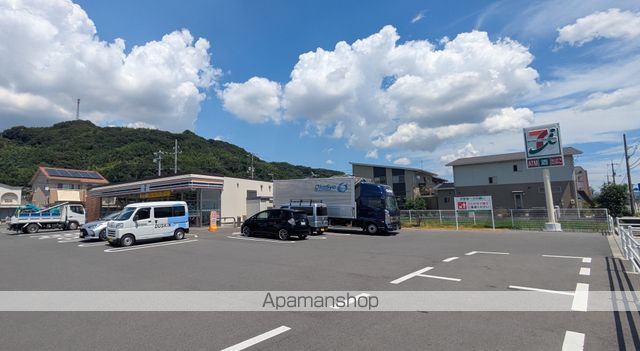 コンビニ　セブンイレブン（コンビニ）まで884m