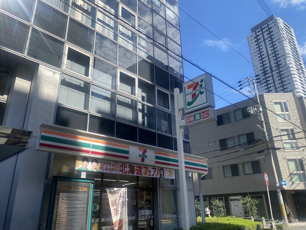 コンビニ　セブンイレブン大阪江戸堀1丁目西店（コンビニ）まで103m