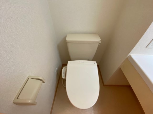 トイレ　※別室同一タイプ写真