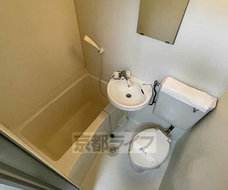 バス・シャワールーム　バスルームです。