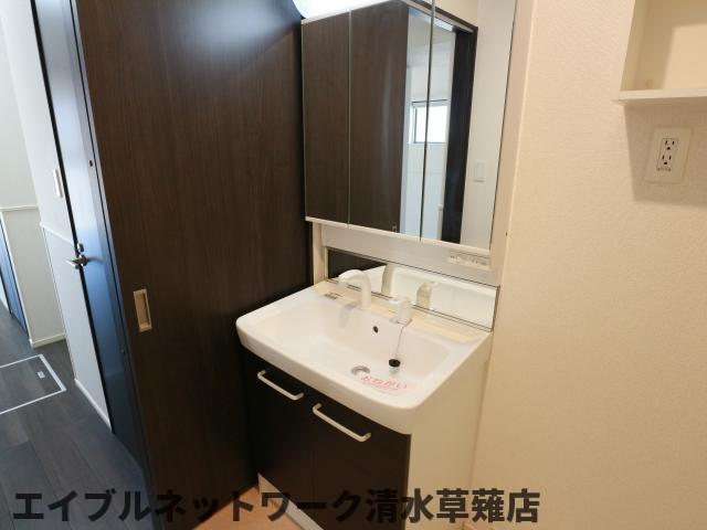 洗面設備　コンパクトで使いやすい洗面所
