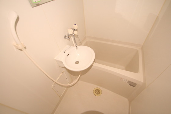 バス・シャワールーム　※別号室の写真です