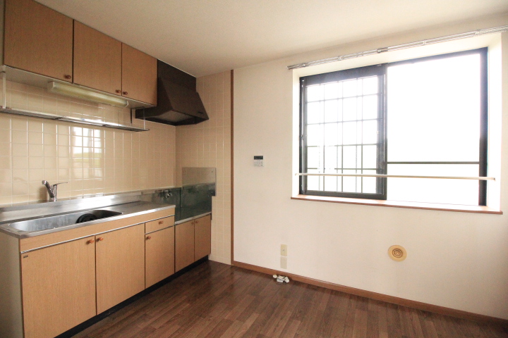 キッチン　キッチン横に窓あります☆