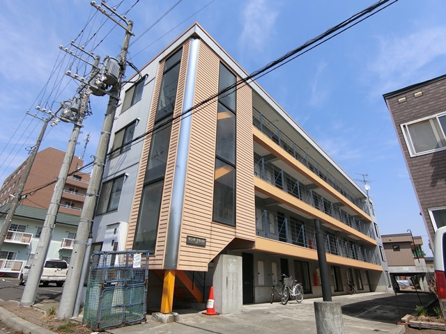 北広島市中央のアパートの建物外観