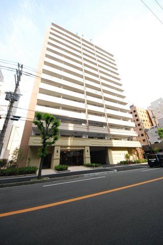 吹田市江坂町のマンションの建物外観