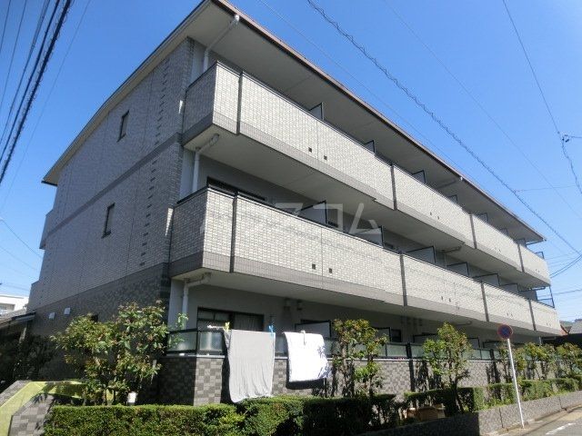 名古屋市昭和区滝子町のマンションの建物外観