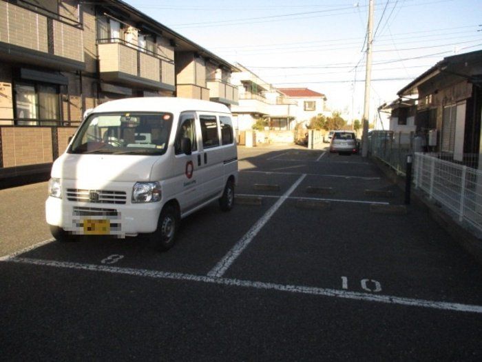 【松戸市高塚新田のアパートの駐車場】