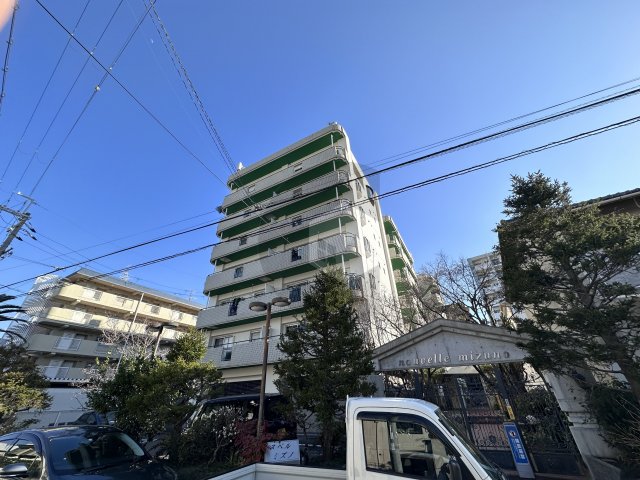 東大阪市御厨栄町のマンションの建物外観