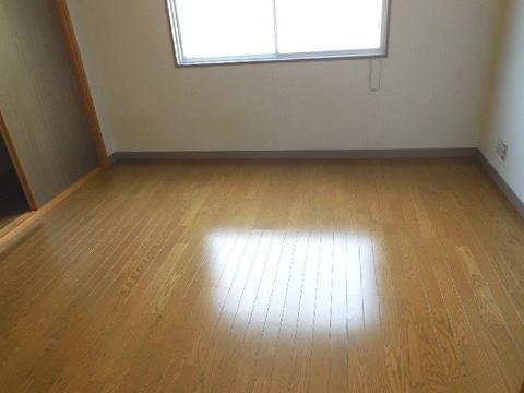 居室・リビング　室内