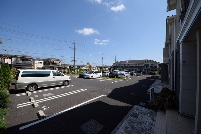 【川口市安行出羽のアパートの駐車場】