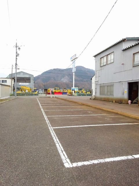 【サンライズ飯山の駐車場】