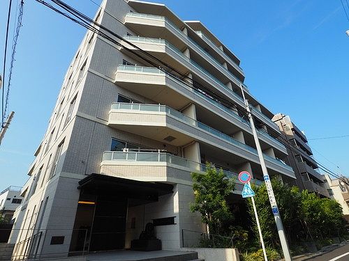 大田区西糀谷のマンションの建物外観