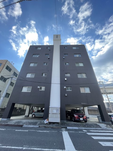 【広島市中区光南のマンションの建物外観】