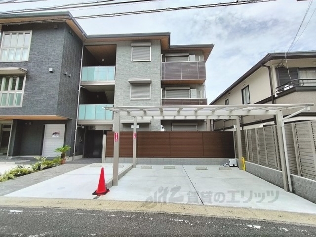 【京都市西京区嵐山中尾下町のマンションの駐車場】