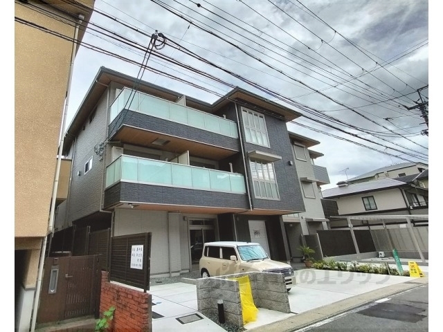 京都市西京区嵐山中尾下町のマンションの建物外観