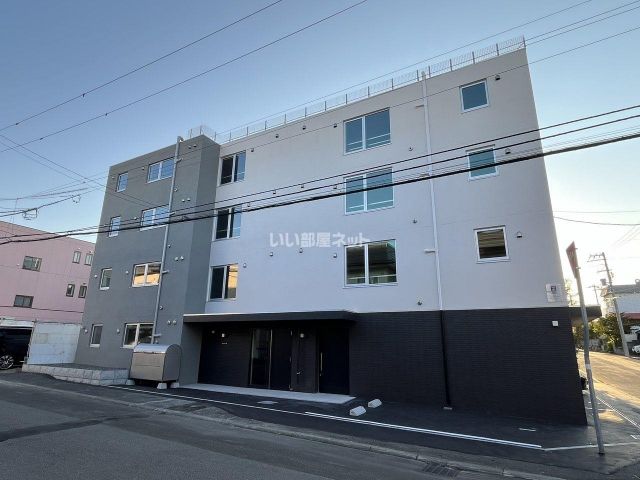 【札幌市豊平区月寒東一条のマンションの建物外観】