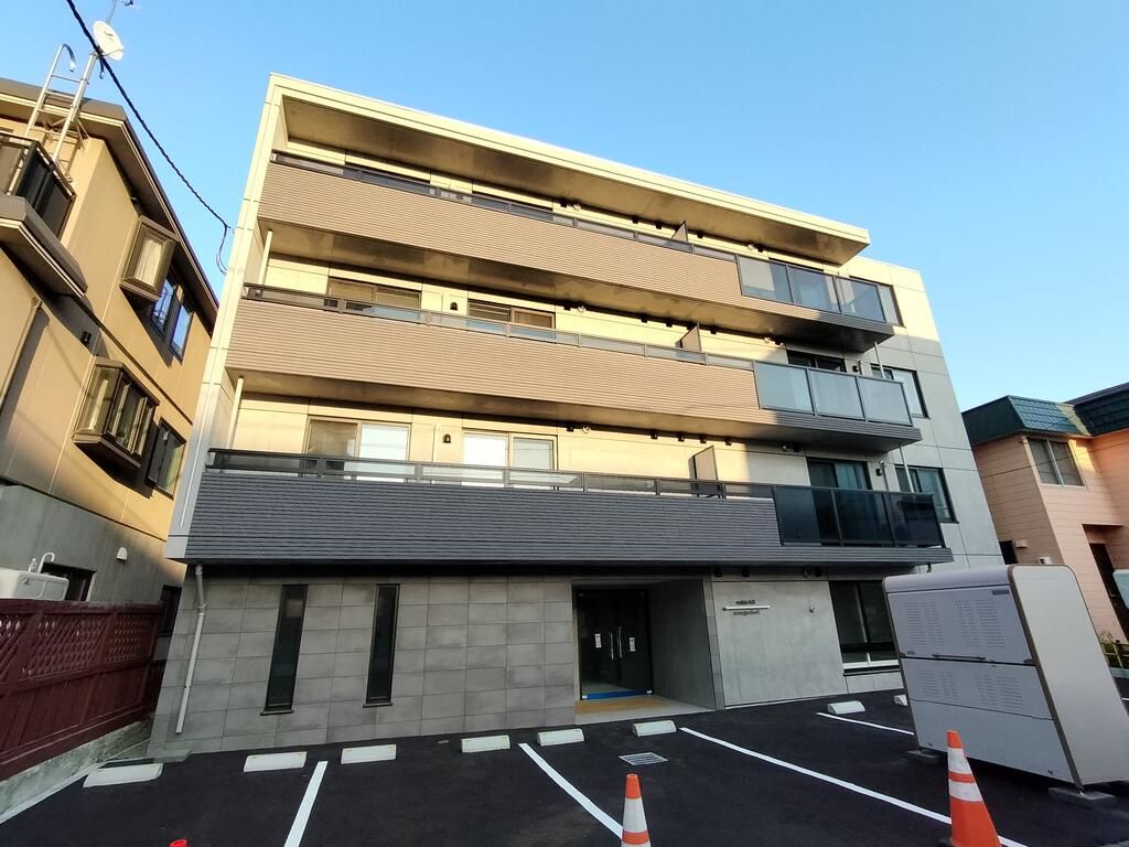 【札幌市白石区南郷通のマンションの建物外観】