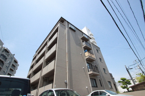 広島市東区牛田本町のマンションの建物外観