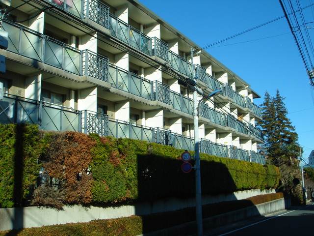 【練馬区旭町のマンションの駐車場】