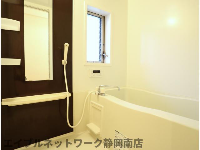 バス・シャワールーム　同イメージ反転