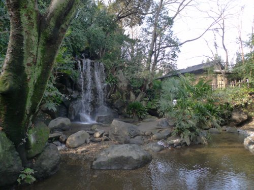 【北区王子のアパートの公園】