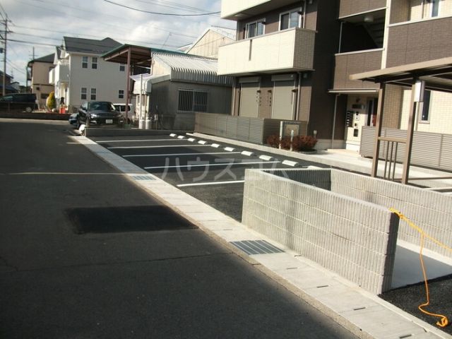 【北名古屋市二子のアパートの駐車場】