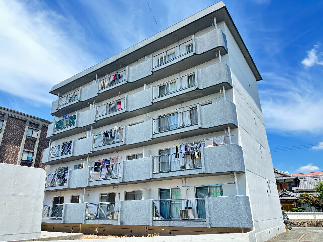 福岡市東区土井のマンションの建物外観