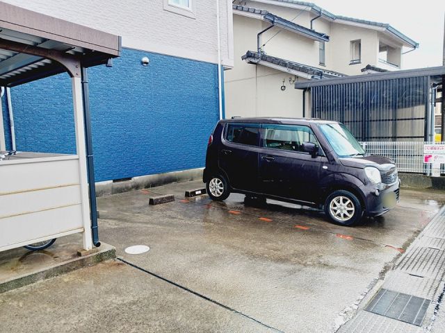 【金沢市福久のアパートの駐車場】