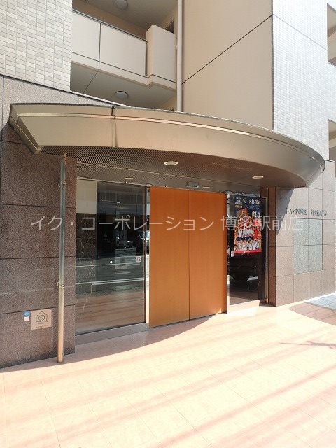 【福岡市博多区奈良屋町のマンションのエントランス】