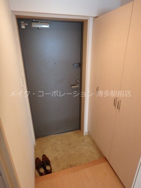 【福岡市博多区奈良屋町のマンションの玄関】