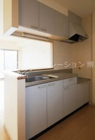 【福岡市博多区奈良屋町のマンションのキッチン】