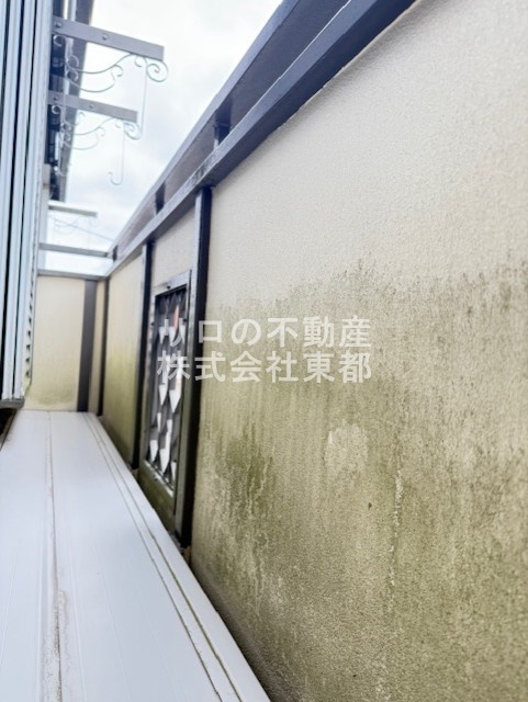 バルコニー　バルコニーがあるので洗濯物を太陽の下で干すことができます♪