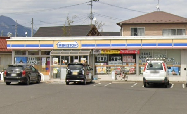 コンビニ　ミニストップ白石半沢屋敷前店（コンビニ）まで300m