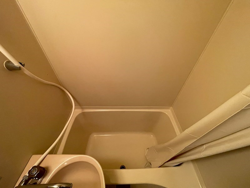 バス・シャワールーム　清潔感のあるお風呂で一日の疲れを癒しましょう。