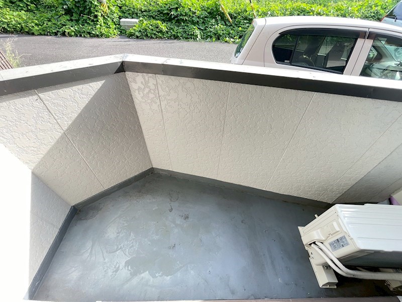 バルコニー　日当たりのいいベランダスペース。