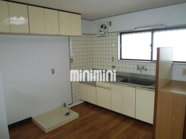 キッチン　キッチンの前には窓が付いております。