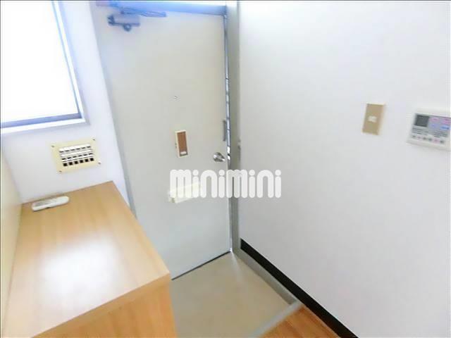 玄関　玄関に靴箱があります。