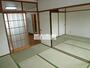 居室・リビング　２間続きの和室で建具を開けると１２帖の空間。