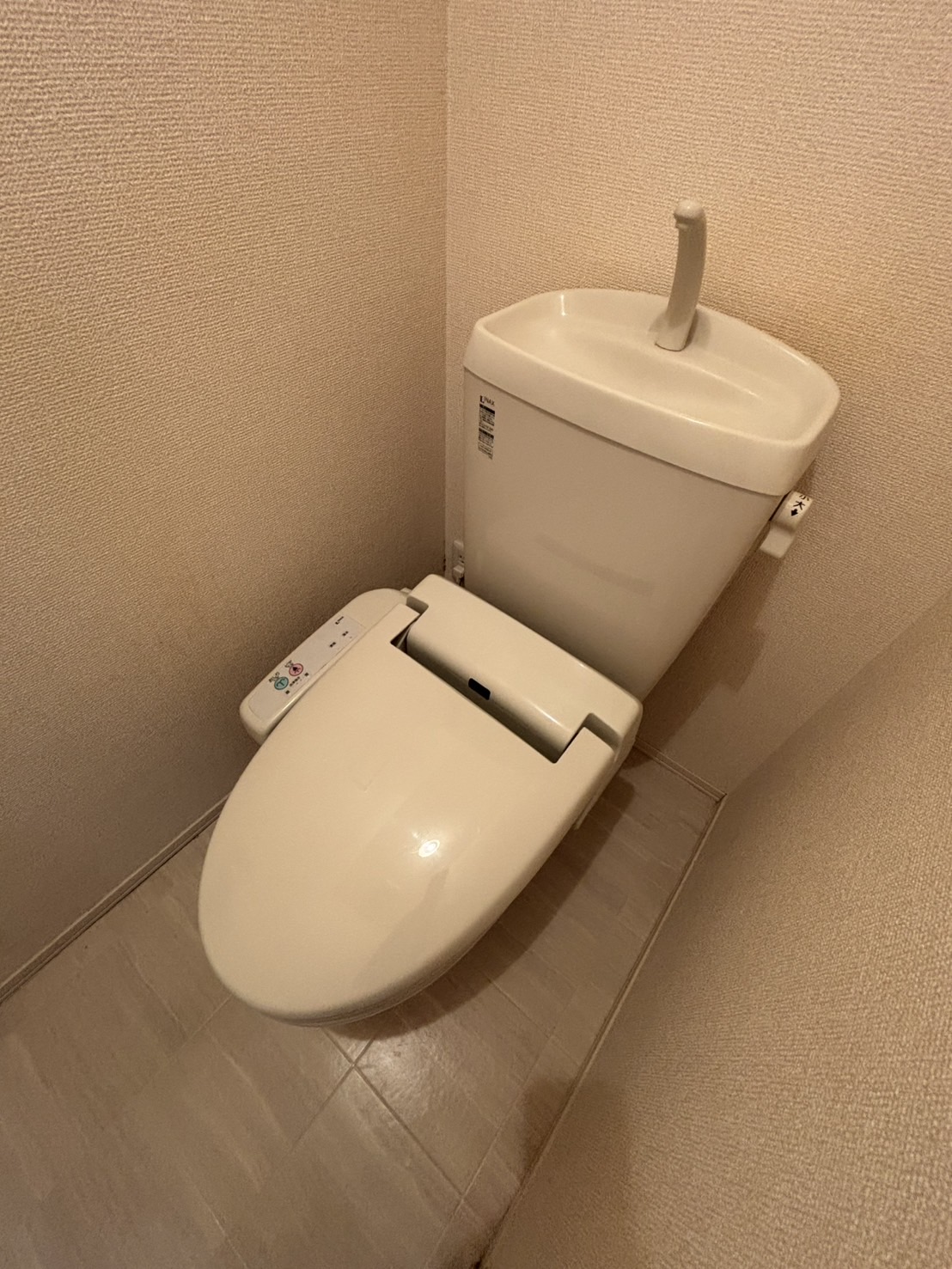 トイレ　反転タイプのお部屋です