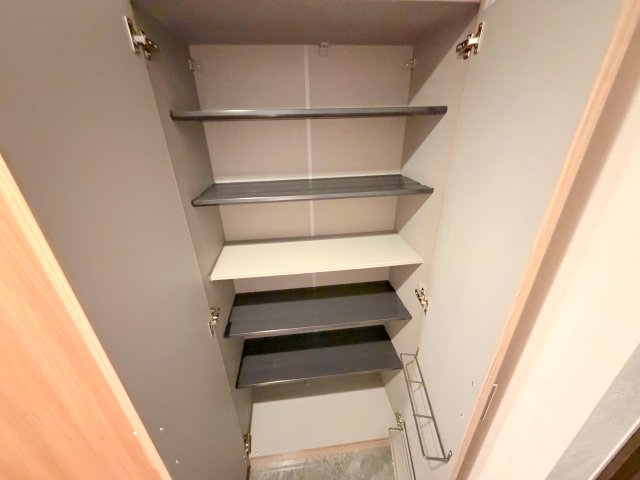 収納　大きいシューズボックスは靴がいっぱい入れれますね。