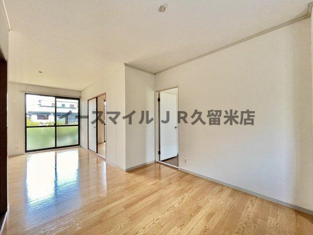 居室・リビング　こちらの居間で趣味の時間をお楽しみください