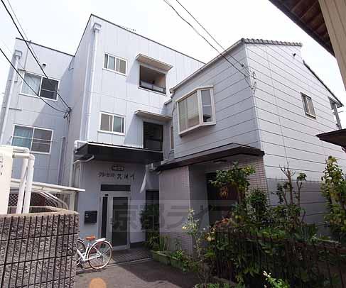 建物外観　敷地内に家主さん在中で安心です。