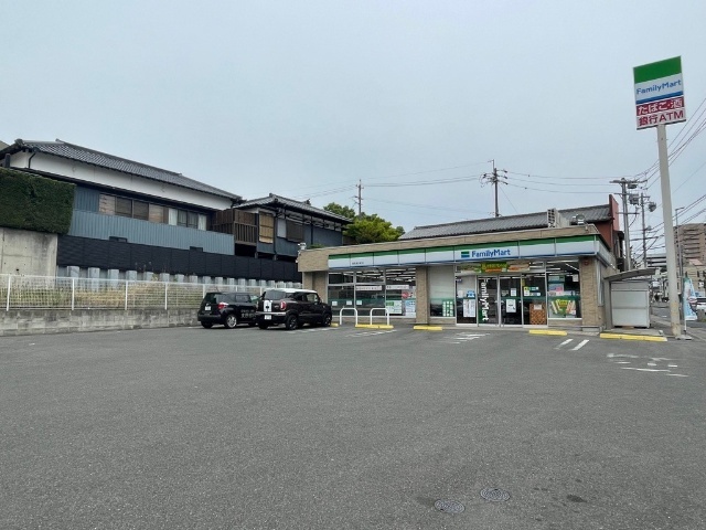 コンビニ　ファミリーマート昭和滝川町店（コンビニ）まで264m