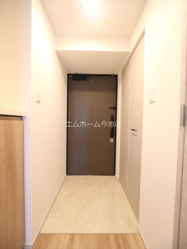 玄関　玄関　シューズボックス完備（収納充実しています）