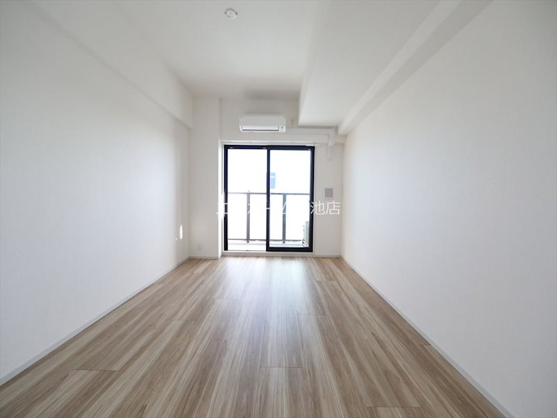 その他部屋・スペース　洋室8.3帖　エアコン付　収納充実　南向バルコニー