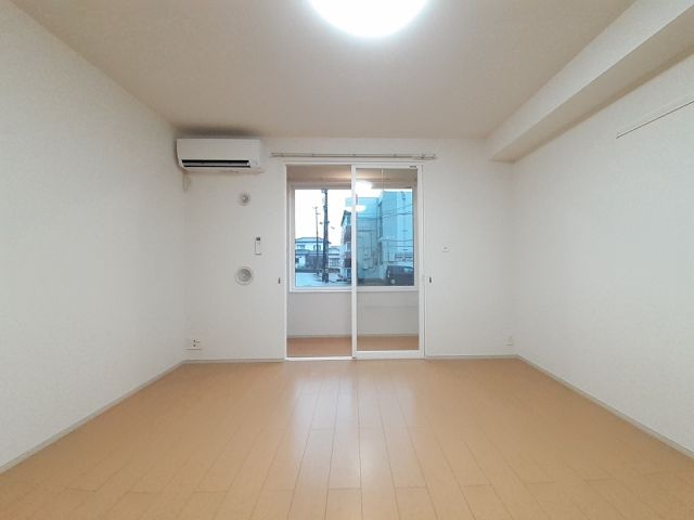 エム・ケイ・スリー_内装_0