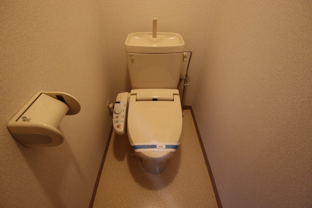 トイレ　※別室の参考写真の為、現況優先です。